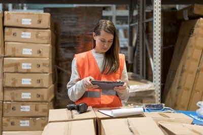 ¿Por qué elegir etiquetas térmicas adhesivas compatibles para tu empresa?
