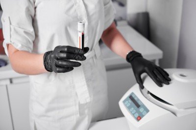 Etiquetas térmicas adhesivas para laboratorios y despachos